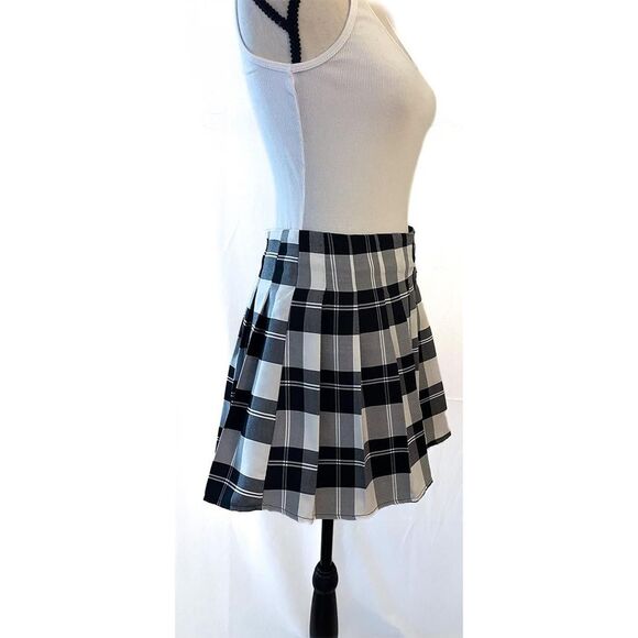 Forever 21 Pleated Skirt | Black & White Plaid - Picture 5 of 7